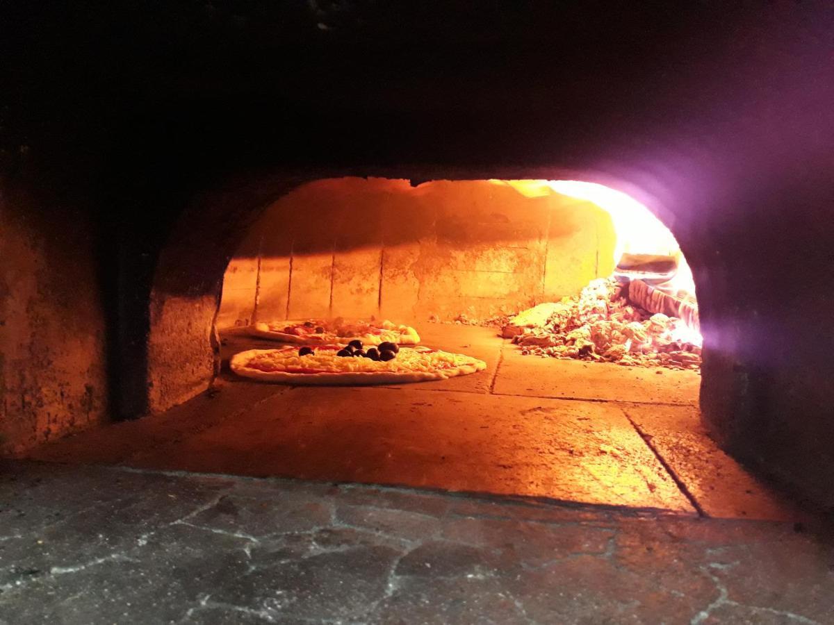 Pizzeria A Penzion Banderas ไบเออริช ไอเซินชไตน์ ภายนอก รูปภาพ